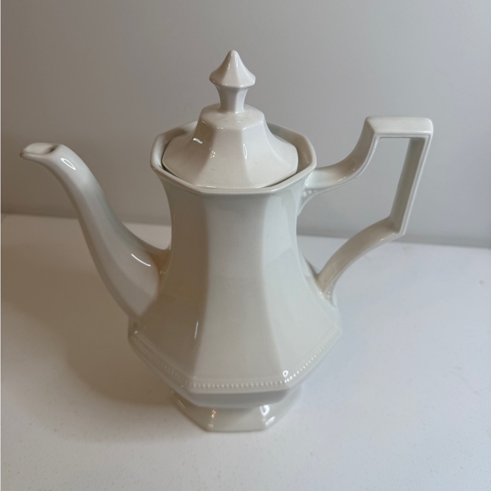 Johnson Brothers Cream Ceramic‎ Teapot